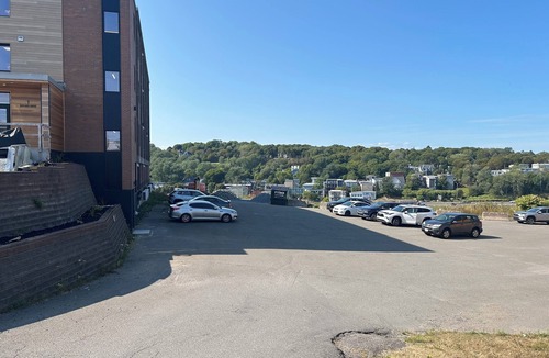 Saint John Apartment | Modern 1–BR Apartment near St. Joseph’s Hospital, Uptown, GYM, AC & Parking
