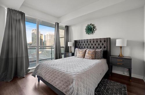 Yonge-Eglinton Apartment | Modern 1Bd & Den Condo with Balcony Lillian St