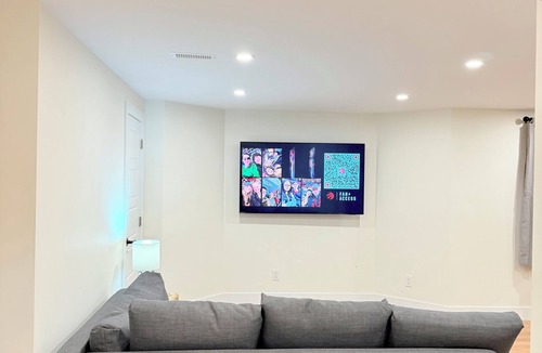 Terra Nova Apartment | Modern 1BR Close to Major Shopping & Amenities