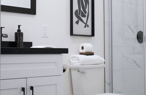 South London House | Modern 1BR in Wortley Village+ Wi-Fi +Washer&Dryer