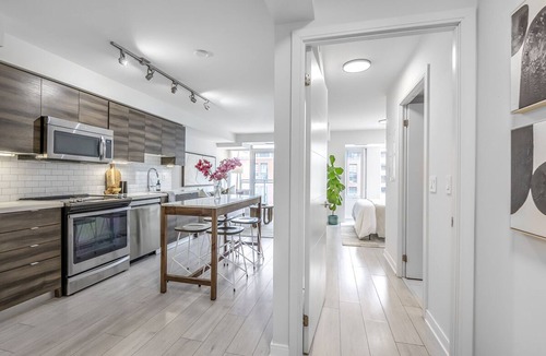 Alexandra Park Condo | Modern 2 bed+2 bath Downtown Toronto Condo. Parking available