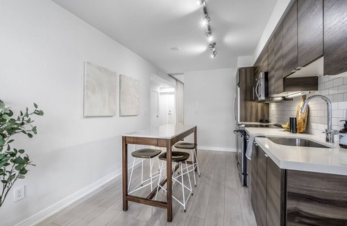 Alexandra Park Condo | Modern 2 bed+2 bath Downtown Toronto Condo. Parking available