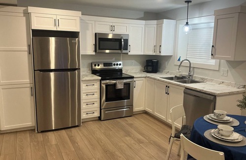 St. John's Apartment | Modern 2-Bedroom Apartment in a Quiet Suburb;Close to Shops, Banks, and Airport!