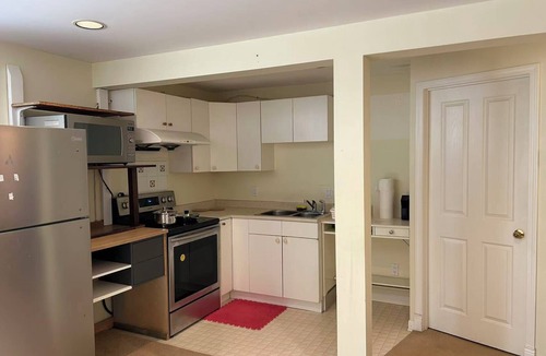 Arbutus Ridge Apartment | Modern 2 Bedroom Garden Suite in Serene Vancouver Neighbourhood