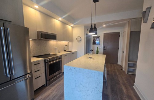 Downtown Toronto Apartment | Modern 2 Bedroom with 2 Bathroom in Toronto | Elm Ledbury
