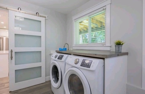 Guildford House | Modern 2BD Ground Level Suite in the Heart of Surrey!