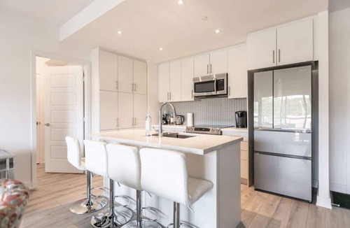 Innisfil Apartment | Modern 2BR Getaway w/Balcony, BBQ & Parking