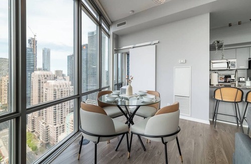 Bay Cloverhill Apartment | Modern 2BR Haven, Luxury Stay in Financial Dist