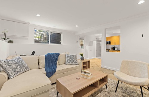 Dunbar House | Modern 2BR near UBC, 10 min to downtown, sleeps 6 with parking