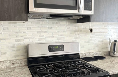 Alcona House | Modern 2BR Smart Home, Designed for Ease—Mins to Shops, Dining & Innisfil Beach!