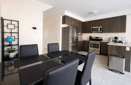 Alcona House | Modern 2BR Smart Home, Designed for Ease—Mins to Shops, Dining & Innisfil Beach!