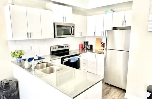 Vaughan House | Modern 3 bed, 2 bath townhouse.