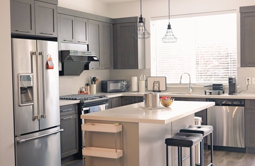 Yorkson House | Modern 3 bedroom duplex home in Langley/close to Hwy 1/one parking