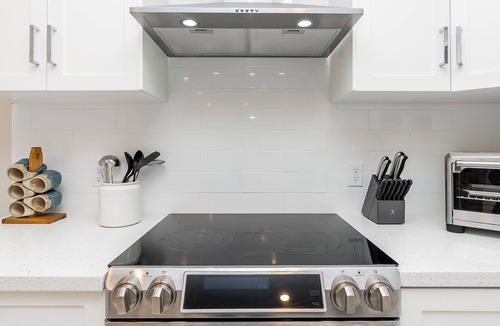 Chilliwack Proper Village West House | Modern 3-bedroom Rancher with AC and WiFi in Chilliwack