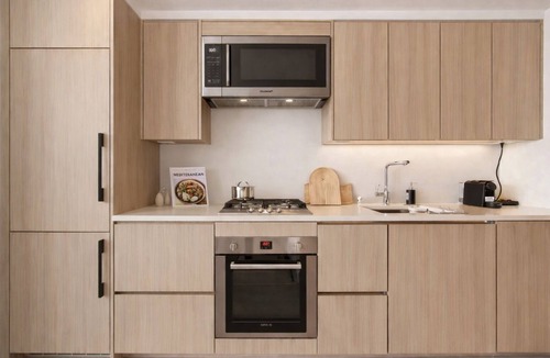 Renfrew-Collingwood Apartment | Modern 3br 2bt apartment 5 minute to Joyce SkyTrain & Street parking available
