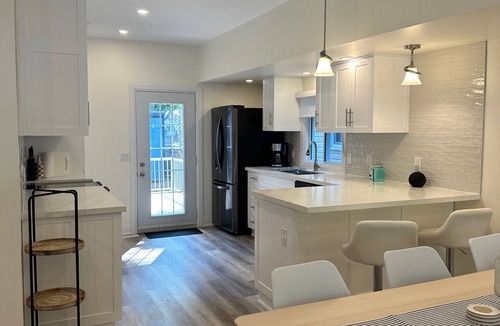 Crystal Beach House | Modern 3BR Home near the Beach w/A/C +WiFi +Free Parking +Deck w/BBQ