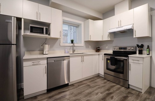 Mission House | Modern 3BR w/Patio + Fireplace | Self Check-in