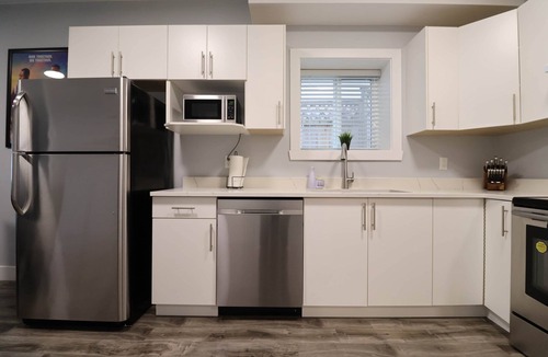 Mission House | Modern 3BR w/Patio + Fireplace | Self Check-in