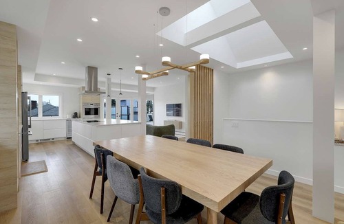 Knight House | Modern 4 Bedroom with large outdoor spaces - 15 mins to downtown
