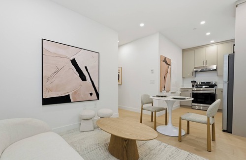 West Side House | Modern 5BR 5BA near UBC, QE Park & VanDusen