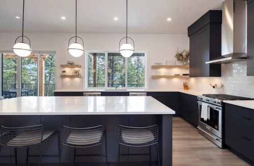Wardner Cabin | Modern, 7 bedroom all-season cabin on Lake Koocanusa