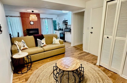 Mill Lake House | Modern Abbotsford Retreat | Private Suite Near Downtown | Sleeps 4