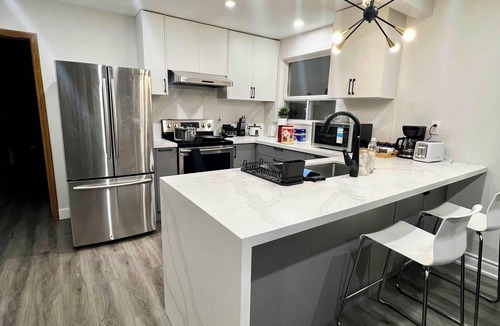 Bridlewood House | Modern and Newly Renovated 4-bedroom 2 bathroom house with WiFi in Toronto
