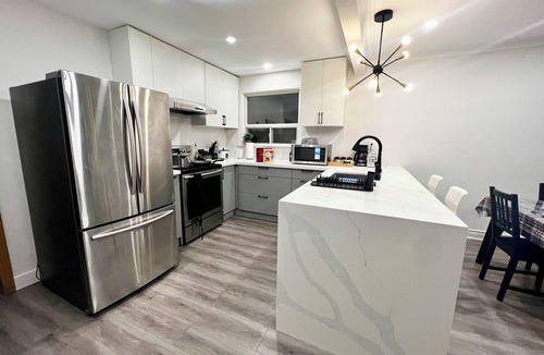 Bridlewood House | Modern and Newly Renovated 4-bedroom 2 bathroom house with WiFi in Toronto