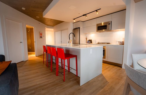 Gastown Apartment | Modern and Spacious Apartment with an amazing view in Gastown. 2 Bedroom 2 Bath