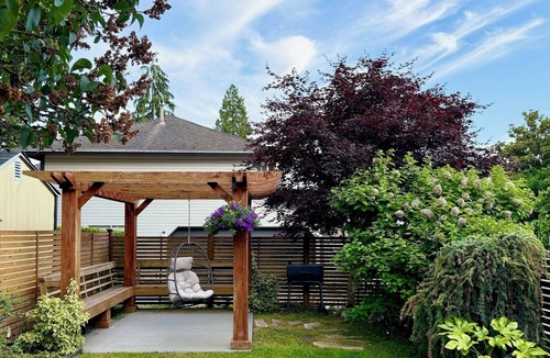 West Vancouver House | Modern and Tranquil Gem, Close to Downtown, Cruise Terminal, Beach and Ski Hills