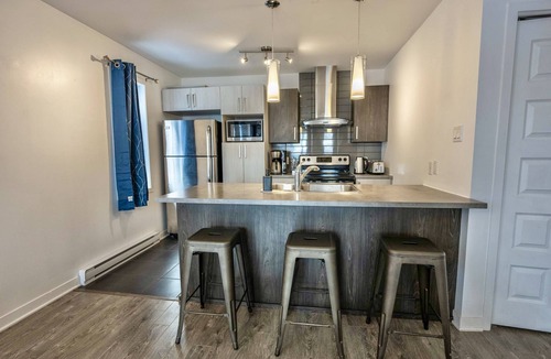 Laval-des-Rapides Apartment | Modern apartments 2 Bedrooms 4 beds AC Wi-Fi Free Parking Smart TV