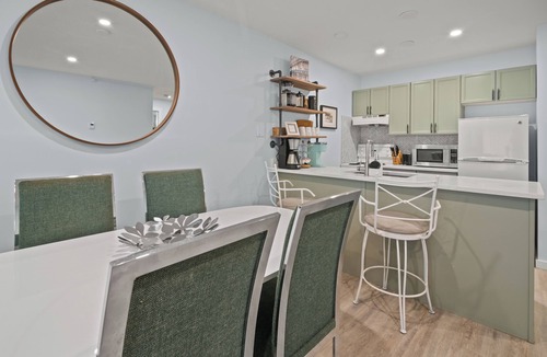 Panorama Condo | Modern Bear retreat ,Creekside ,Hike, Bike, Ski, Soak, Ground level