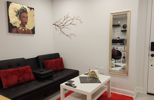 Sharon House | Modern comfy brand new basement apartment in a convenient place, pet friendly.