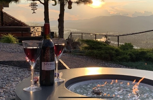 Kamloops Bed & Breakfast | Modern contemporary suite