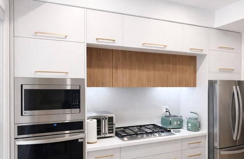 Cumberland Beach Cottage | Modern Cottage Home I 3+1BR I Sleeps 11 I Near Lakes