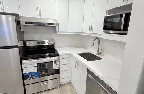 Halton Regional Municipality Apartment | Modern & Cozy 2 Bedrooms Basement Suite +Kitchen and Parking- Separate Entrance