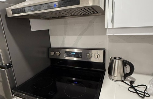 Halton Regional Municipality Apartment | Modern & Cozy 2 Bedrooms Basement Suite +Kitchen and Parking- Separate Entrance