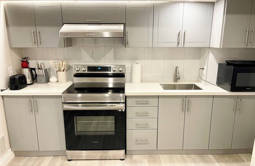Milton House | Modern Cozy Basement Apartment with parking. 5 min to 401/GO Station