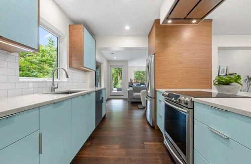 Deep Cove House | Modern Deep Cove - sleek design, peaceful vibes, in your own slice of paradise.
