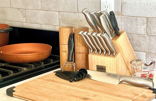 Golden Hotel | Modern Downtown Suite - Walking Distance to Restaurants, Shops, & Grocery Stores