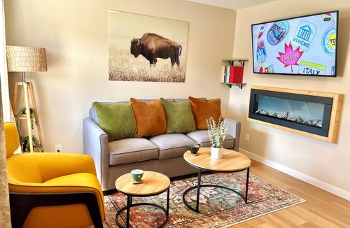 Golden Hotel | Modern Downtown Suite - Walking Distance to Restaurants, Shops, & Grocery Stores