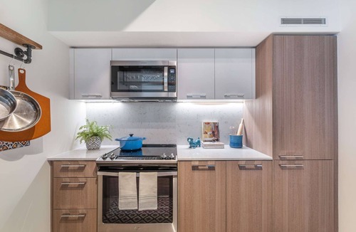 Riverside Condo | Modern Family Friendly Condo 3 BDRM/2 BA + Sofa bed + BBQ