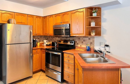 Collingwood Villa | Modern Golf Retreat/Ski hill view 10 minutes to Blue mountain, many other hills nearby/Scandinave Spa 6 min/Pool access available