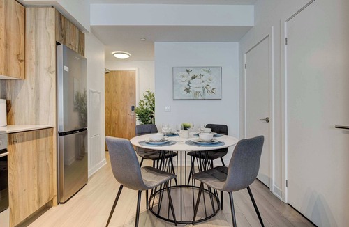 Kitchener Condo | Modern High-Rise Condo w City Views & Balcony