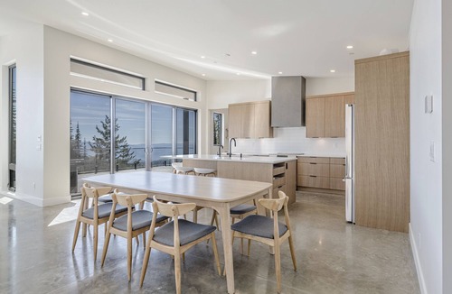 Silver Star Mountain House | Modern home with king bed, double garage, media room and amazing views