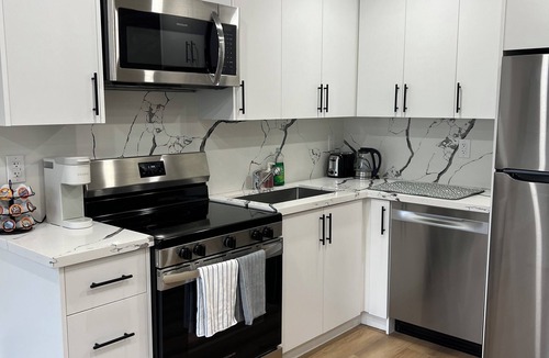 Huntsville House | Modern Lakeview Stay Near Downtown Huntsville