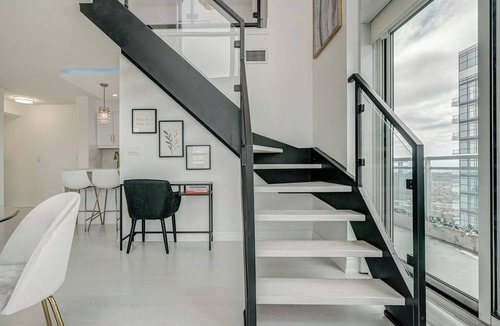 Humber Bay Condo | Modern Loft - Lower Penthouse Corner Suite! With shared outdoor pool!