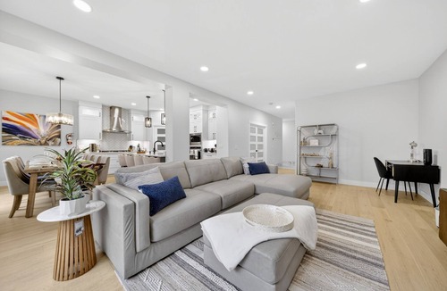 Panorama Hills House | Modern Luxury 6BR Home Sleeps12 12 mins Airport
