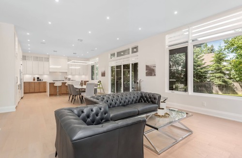 Bronte House | Modern Luxury Home | Minutes to Bronte Harbour & Downtown Oakville