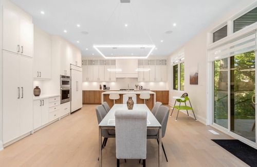 Bronte House | Modern Luxury Home | Minutes to Bronte Harbour & Downtown Oakville